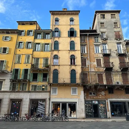 아파트 Luxury Flats Piazza Erbe, Floor 3 베로나