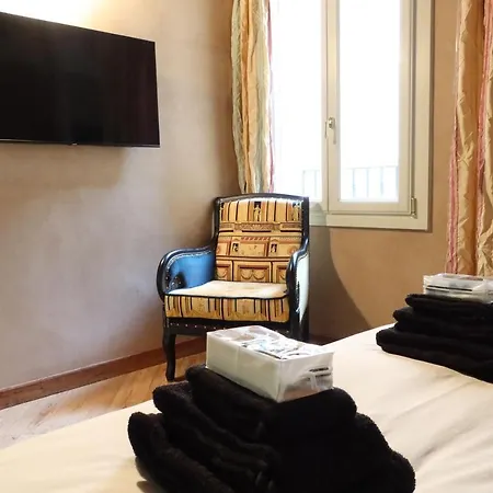 Apartment Luxury Flats Piazza Erbe, Floor 3 Verona