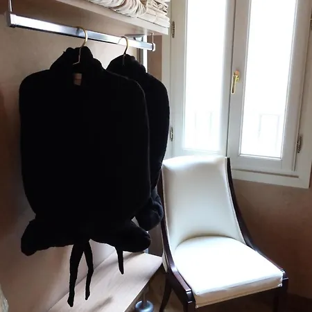 Luxury Flats Piazza Erbe, Floor 3 *