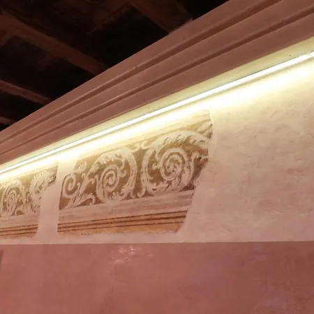 Luxury Flats Piazza Erbe, Floor 3 Apartment