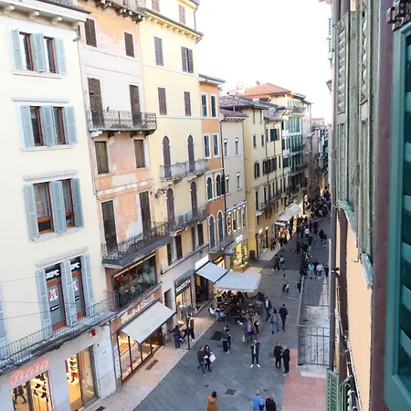 Luxury Flats Piazza Erbe, Floor 3