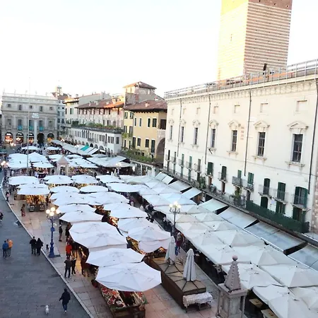Luxury Flats Piazza Erbe, Floor 3 * Verona