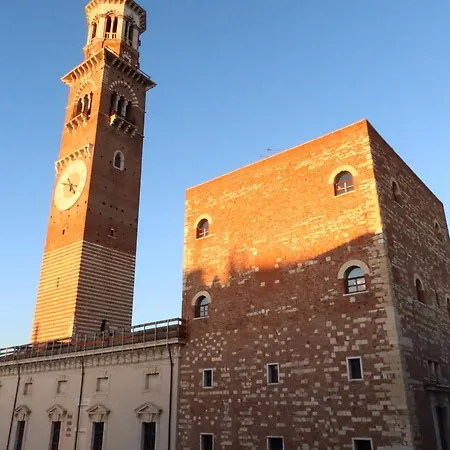 Luxury Flats Piazza Erbe, Floor 3 *