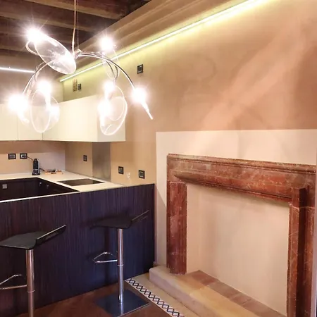 Luxury Flats Piazza Erbe, Floor 3 * Verona