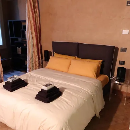 Luxury Flats Piazza Erbe, Floor 3 Apartment *
