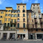 Lejlighed Luxury Flats Piazza Erbe, Floor 3 Verona