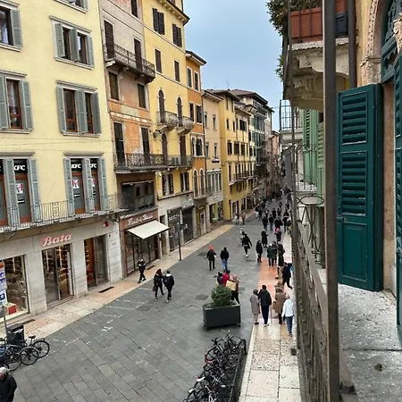 Luxury Flats Piazza Erbe, Floor 3