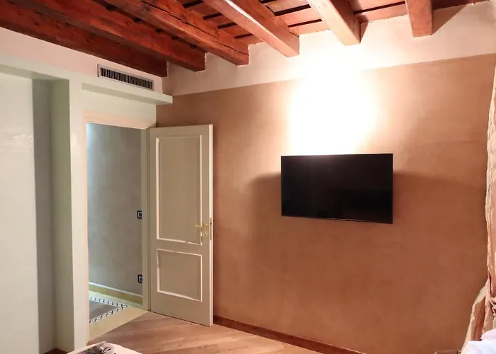 Luxury Flats Piazza Erbe, Floor 3 *