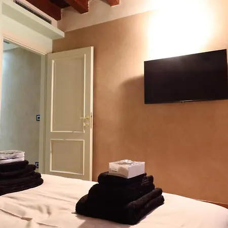 Luxury Flats Piazza Erbe, Floor 3 Verona